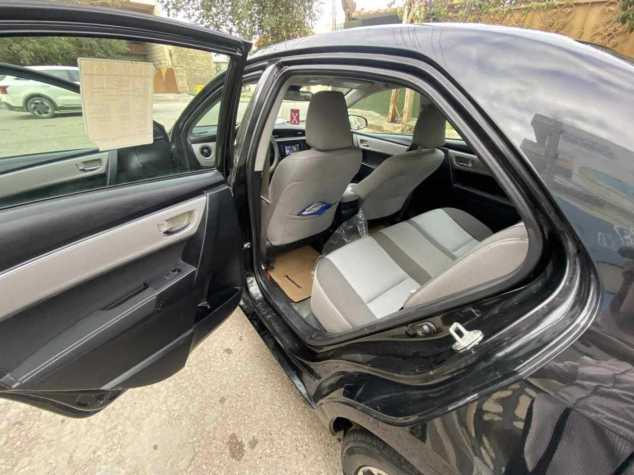 السلام وعليكم كورلا موديل 2017 السياره جديده بمعنه الكلمه حادث فقط بنيد يعني بدون بجم بدون دواخل رادار موجود حجر مالتها موجود السياره جاهزه ترايها زيرو شرط التحويل سعرها 138 وبيها مجال مكان بغداد الغزاليه ***********
