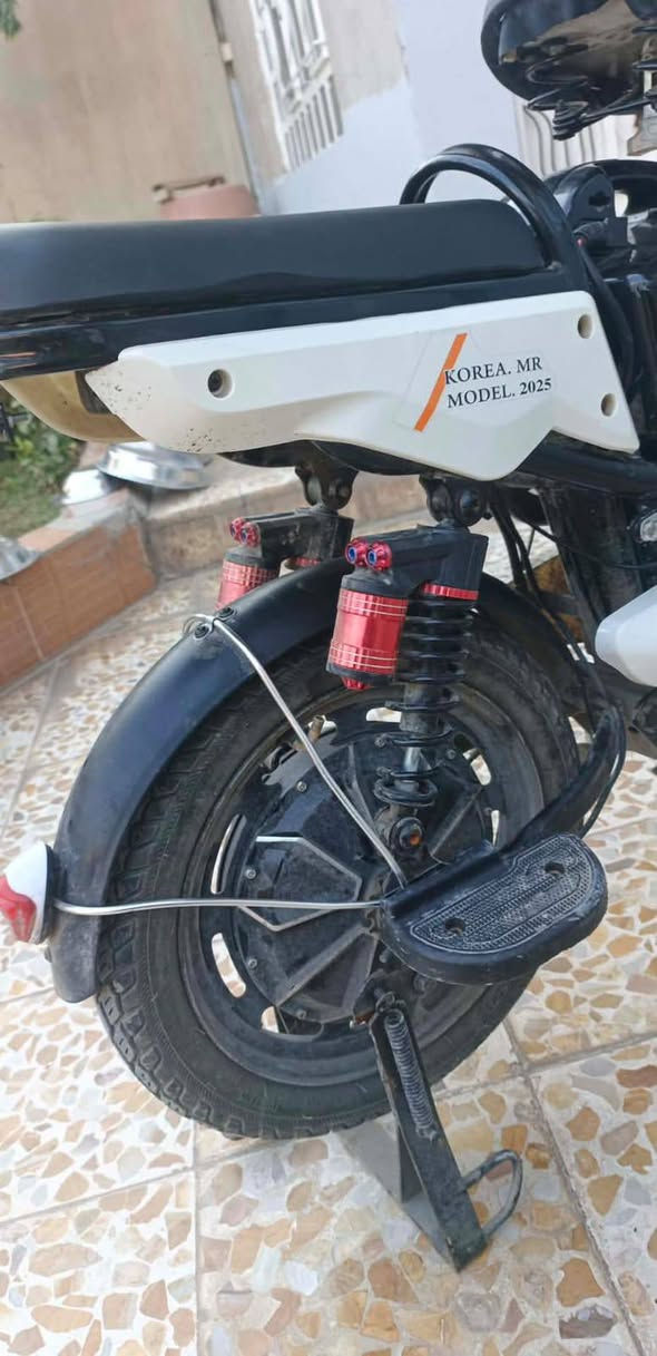 💢 : للبيع 
4 بطاريات
حجم 20
ما مستخدم هواي اخو الجديد
بل حقيقة انضف من الصور 
تواصل ***********
