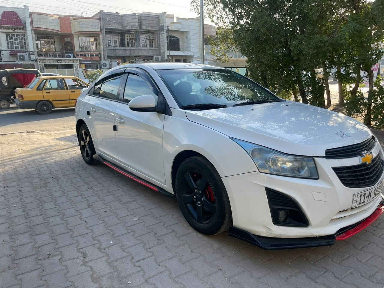 السلام عليكم للبيع فقط شوفرليت كروز٢٠١٣ رقم بغداد انكليزي الجديد بأسمي تحويل مباشرمحرك١٨٠٠ ارغب شي كير اوتماتيك ٦ نمر تبريد ثلج صدر خير من الله تخم تاير مع ادامه كامله ويل كب سبورت بلادي شاشه تاب تحكم ستيرن بيها صبغ خشم البنيد وصفحه اليمنه بيها رش شي قليل اثر شخط بدون ايرباك بدون دواخل السعر٧٧ وهذا رقمي ***********
