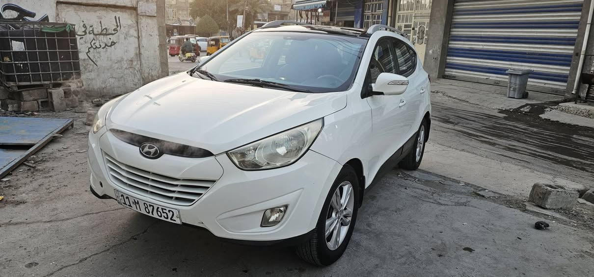 توسان خليجي بأسمي رقم بغداد
بيه صبغ فقط بدون دواخل البنيد وجاملغ وباب فقط صبغ 

سعره ١١٥ وبيه مجال ***********
