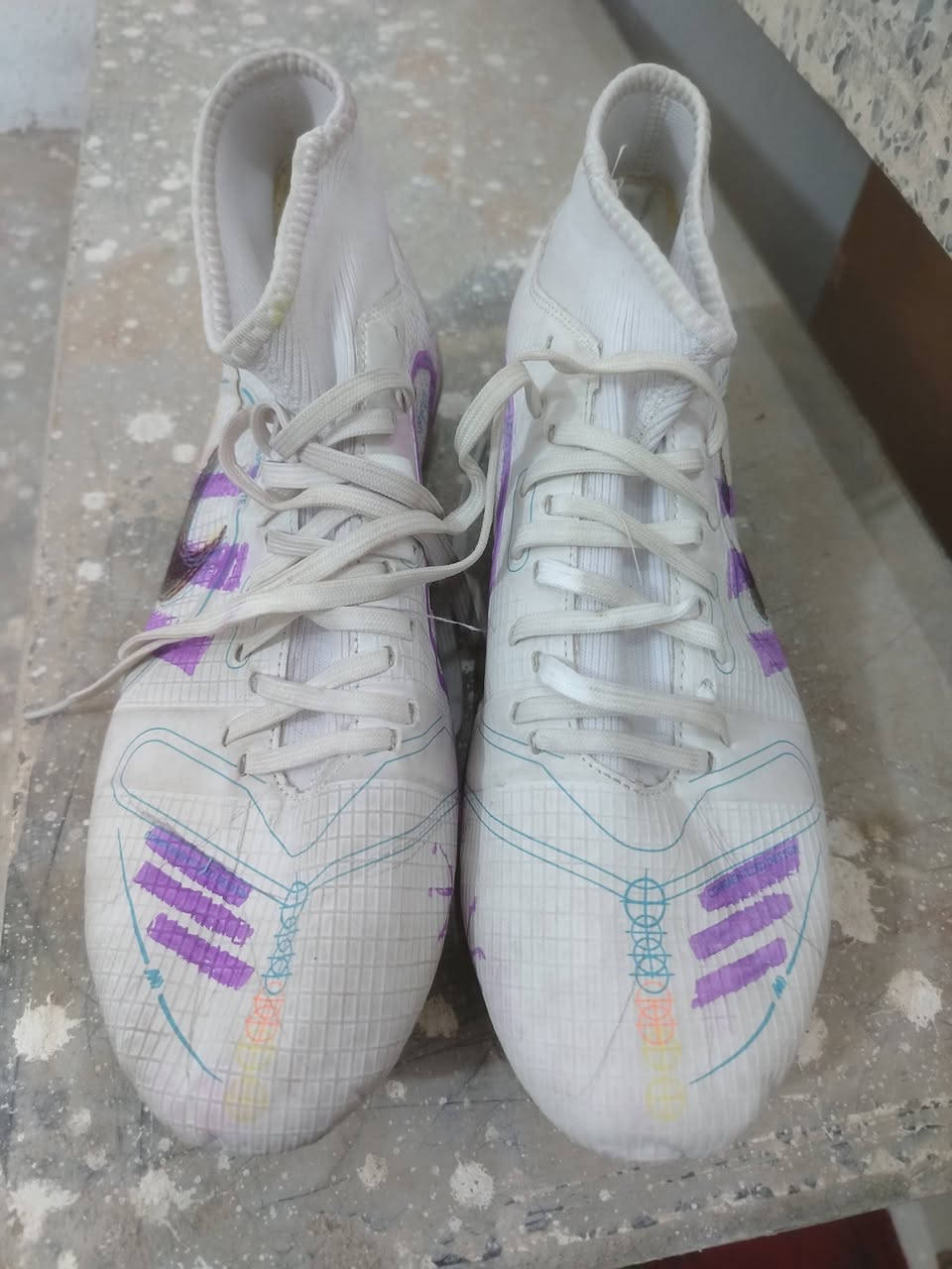حذاء نايكي CR7 محبب   حته لعبات قليلة لعبت الحذاء بيه تراب متروك   غسلة يطلع اخو الجديد 

 الثاني الأبيض حذاء نايكي مسامير .
الأبيض ابد ما مستعمل اني مشخبط عليه، 
السعر ثنيناتهم. ب35 بيهم مجال.


**إذا كنت صاحب هذا الإعلان وتريد حذفه لأي سبب، رجاءا أرسل رسالة إلى الدعم الفني**