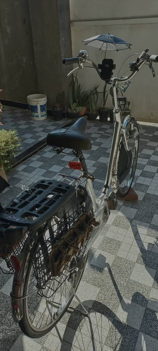 • السلام عليكم •
بايسكل ياباني البايسكل نضيف موديل 2018  البايسكل جاهز من كلشي ونضيف كير 3 نمرة،دينمو، ويالة موس(stainless steel) حجم 26 تخم تاير جديد .
-البايسكل مال جناي وعلى ايدي ونضيف كلش وبالحقيقة احلى  
مكاني واسط-الزبيدية  
السعر 110 وبي مجال . 
شراي اتصل ع رقم ***********
