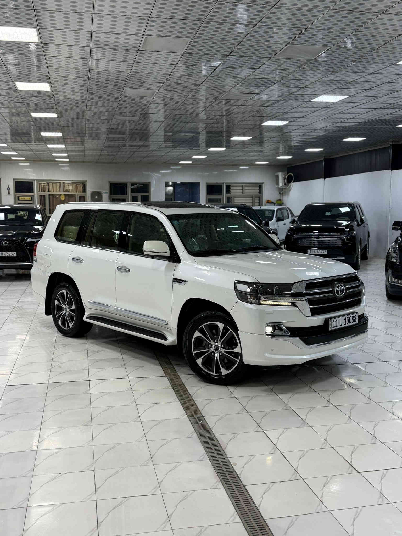 ماشي60 اصل 

السعر.   570
مكفوله من الصبغ والبارد وشخط كفاله عامه 

بسم الله 🦅🦅🦅🦅🦅🦅🦅🦅
تويوتا لاندكروز گراند تورنك 
 ساز اصلي 8سلندر 4.6 موديل 2020 كفاله عامه من صبغ البارد 
السياره جديد حيل
عله وضع الشركه 

رقم بغداد 🦅🦅🦅🦅🦅🦅🦅
‏‎المواصفات فول 1/1                                                           
‏‎فتحه 

مكينه 8 سلندر سلندر وسياره جديده بمعنا الكلمه 

‏‎2 كشن كهرباء 
‏‎تشغيل عن بعد اصلي
‏‎دشبول لكزز عداد لكزز
‏‎صندوق خلفي  كهربائي وشفط
مري قلاب
‏‎5 بصمات
كاميرة 360’درجة 🦅🦅🦅🦅🦅🦅
شاحن لاسلكي 
‏‎تحكم ستيرن فول 
‏‎دبل ماوس🦅🦅🦅🦅🦅🦅🦅
‏‎انارة ترحيب 
‏‎دوسات ليزرية كتابة LAND CRUISER
‏‎ثلاجة🦅🦅🦅🦅🦅🦅🦅🦅
‏‎حساس امامي+خلفي
بجم زنون 
‏‎مري شفط +قلاب 
‏‎اشارة بالمري
8 ايرباك
‏‎زراك الايت 
وباقي المواصفات المعروفه 
كفاله عامه  من الصبغ البارد وشخط 

الون ابيض  ميتاليك ولونها يخبل  وبلعافيه عليشتريها 

لاستفسار اكثر *********** 🦅🦅🦅🦅

العنوان بغداد الراشديه
