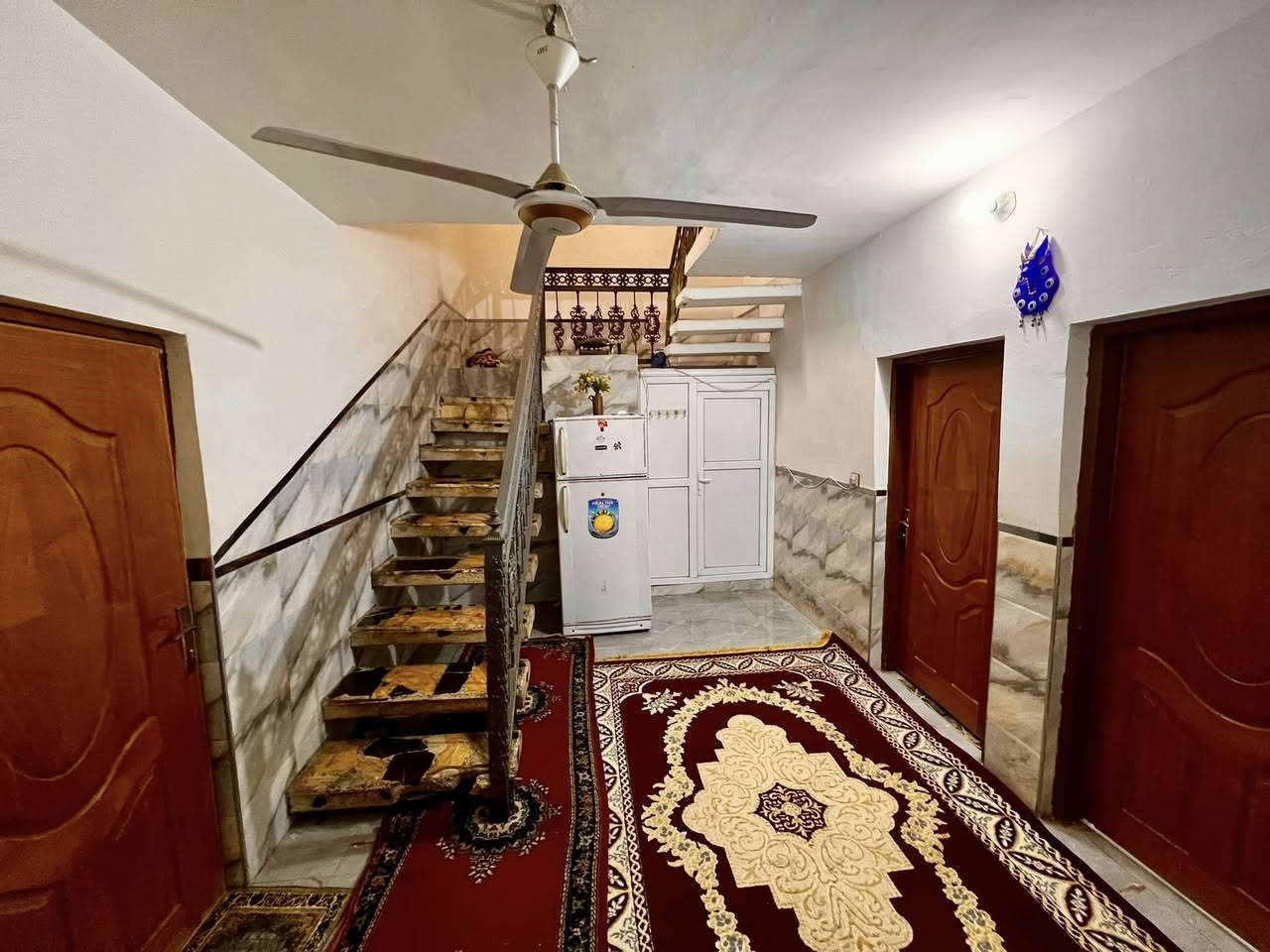 السلام عليكم 🤍
دار للبيع مساحه بلسند ٢٠٠ واقع حال ٢٥٠ طابو صرف موقع الدار حي العسكري شارع حسينية الزهراء (ع) ثالث بيت عن الحسينيه البيت طابقين الطابق الاول يتكون من غرف نوم عدد ٢ وصاله عدد ٢واستقبال ومطبخ وصحيات داخليه وخارجيه الطابق الثاني يتكون من غرف نوم عدد ٢ وصاله وصحيات داخليه وكراج سياره وحديقه للاستفسار اكثر الاتصال على الرقم المذكور 
***********
