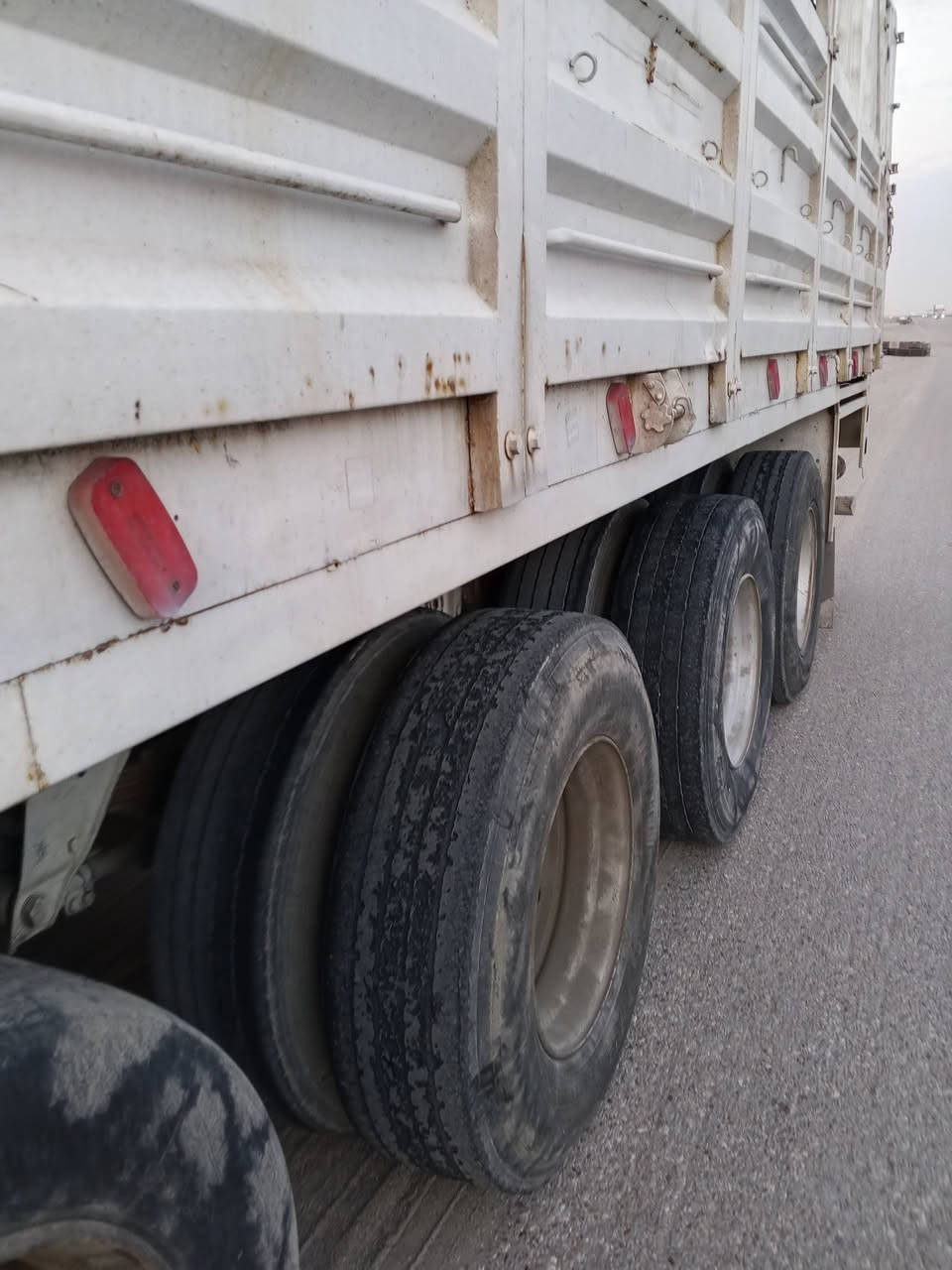 سلام عليكم عربانه للبيع أربع محاورالطول 60و13جاهزه للشغل السعر100وبيهه مجال للتواصل ***********
