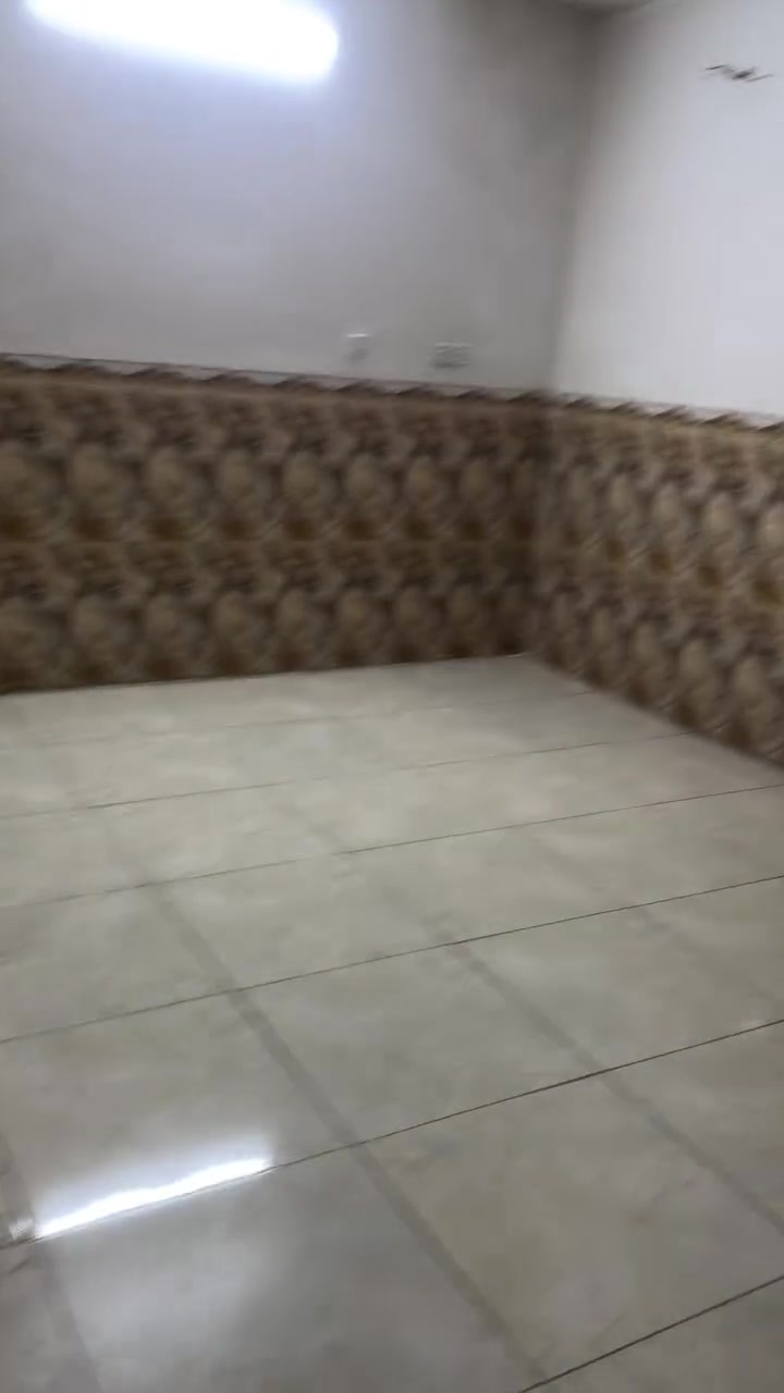 للإيجار
بيت طابق ثاني غرفتين واستقبال ومطبخ وسطح
الشعب الزراعي شارع ابو ماهر السعر 400بي مجال 
ملا ميثم الكعبي 
***********
