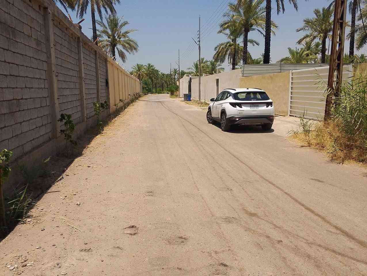 سلام عليكم 
اخوان عندي قطعة ارض للبيع المساحه 545
سند 25 زراعي واجهة 11و80 نزال 48
المكان الفحامه قرب جزيرة بغداد السياحية عرض الشارع 11 متر كهرباء ومي وتبليط 
***********
