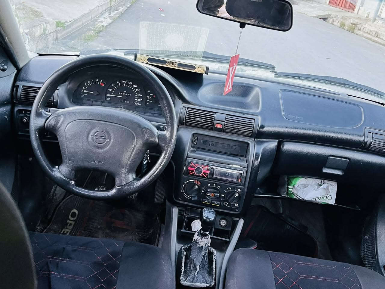 #للبيع 
سلام عليكم 
سياره استره موديل 1996
تدفأ تبريد شرعي بزهيليله
شرط اتحويل السعر 45 قفل 
رقم الهاتف ***********
