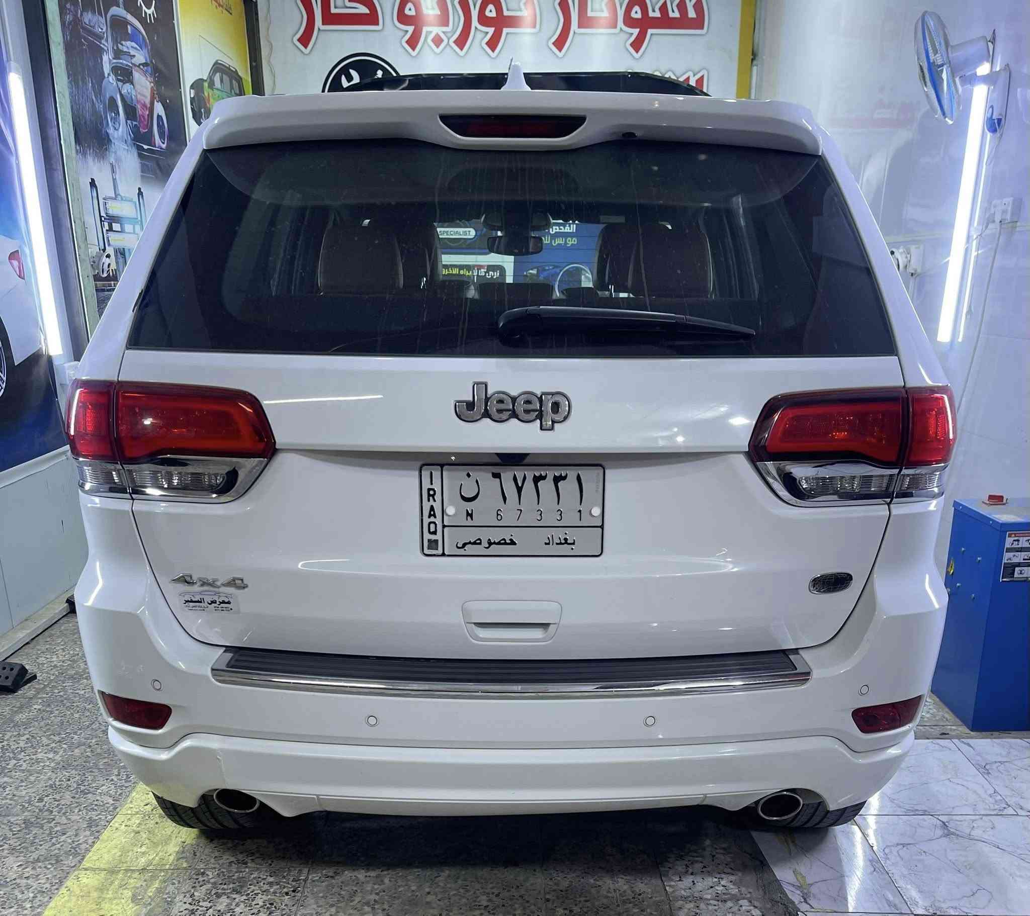 سلام عليكم جيب اوفر لاند
الموديل 2021 . (خليجي) .
اللون: ابيض
المحرك : V6.  3.6L . 
العداد :  45 الف كم
الضمان : 5 سنوات 
رقم بغداد بسمي تحويل مباشر 
 السياره حادثها بالعراق 
بدون ايرباك 
بيها تبديل بنيد وجاملغات 2
مضروبه صفاح 
المواصفات
* دفع رباعي 4x4 . 
* رادار جانبي مع مانع تصادم .
* تحذير الخروج عن المسار ⚠ . 
* تحذير النقطة عمياء ⚠ .
* شاشات خلفية . 3
*داخل جملي قرميدي المميز 
* نظام الاسطفاف الآلي (اوتو بارك) .
* ويل قياس 20 انج .
* سقف بانوراما . 
* شاشه كبيرة 8.4 انج . 
* نظام الخرائط (GPS) .
* نظام التعليق هوائي (جكات) . 
* ستيرن كهربائي . 
* المصابيح الأمامية زنون .
* كشافات الضباب زنون .     
* تشغيل عن بعد .
* صندوق كهربائي .
* مقصورة الركاب من الجلد الفاخر .
* حفظ وضعيات الجلوس (ميموري) . 
* المقاعد الأمامية كهربائية .
* المقاعد الأمامية تبريد وتدفئة .
* المقاعد الخلفية تدفئة .
* مشغل اقراص CD/DVD . 
* سستم صوت هارمون كوردون . 
* حساسات أمامية
* حساسات خلفية . 
* كاميرا خلفية .
* تدفئة ستيرن . 
* بخاخ ماء على المصابيح الامامي.
* المرايا الجانبية قابلة للطي .
* مرايا متحسسه للضوء العالي . 
* مانع تصادم خلفي .
* مقود السائق من الخشب . 
* بلوتوث تلفون . 
* محدد سرعة . 
* نظام التشغيل والاطفاء الاوتوماتيكي ( Auto Start System ) .
* نظام بريك اوتماتيكي ( Auto Break System ) .
السعر 300
مكلف بالنشر 
لشراي يتصل على الرقم 
تعليقك يعكس اخلاقك 
للستفسار من هذا الرقم 
‭0774 077 7045
المكان محافظه ميسان‬
مامتواجد على الفيس بوك
