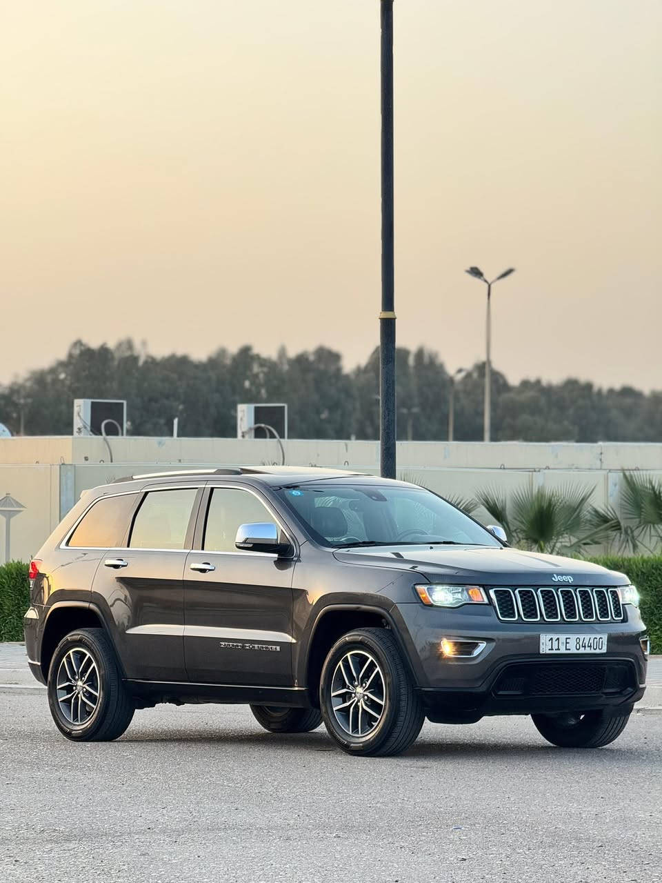 السلام عليكم 
جيب لاريدو 2018 رقم بغداد الجديد باسمي 
حادثه جاملغ وباب جهة اليمين
بدون دواخل 
شاصي ولغد مكفولات
السياره قطعه وحده 
كير ومحرك كفاله ولا برغي مفتوح بيهم 
فول مواصفات لمتد
تشغيل عن بعد
فتحتة سقف
جنطه كهرباء 
كشنات جلد وكهرباء وتدفئه
فور ويل 
دركة هيتر
فول تحكم استيرن
توقف الي 
رادار 360 درجه 
خزن ميموري
حساسات
شاشه كامرت خلفيه
اوتو هولد
مود درايف
قفل منحدرات
السياره عليه سيرفز كامل 
ولا كلوب بالدشبول مشتغل
جاهزه كير ومحرك وحداديه وتبريد وتدفئه
السعر 198 وبيه مجال 
عنواني بغداد 
متواجد واتساب 
***********
