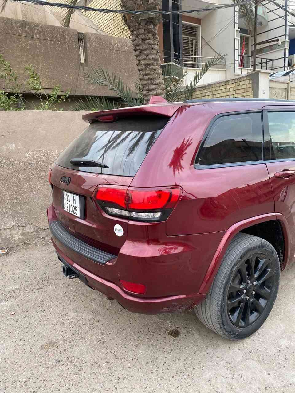 السلام عليكم سيارة جيب بلاك توب موديل 19 للبيع او مراوس حسب القناعة سياره حلوة ونظيفة مابيه نقص حشاكم من النقص السونار والحادث مرفق بل منشور جنطة كهرباء كامرة خلفيه دوارة كشنات جلد مكينة 6 سلندر سعر البيع 195 ورقة سياره خير الله مكان المشتل المطبك شارع الزيدي 
للاستفسار 
*********** حجي وسام
