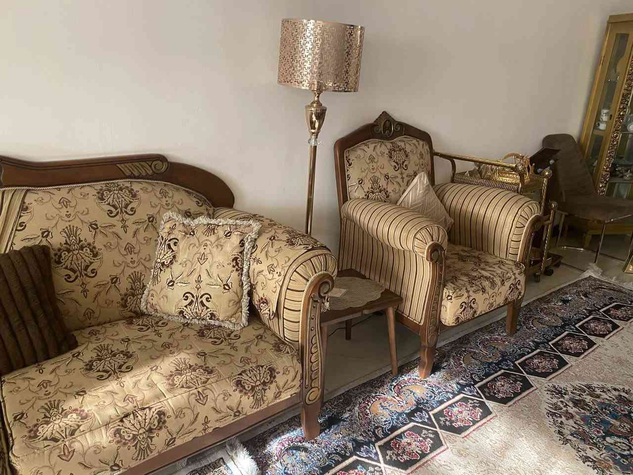 تخم تركي مكون من عشر مقاعدنظيف جدا .العامرية***********
