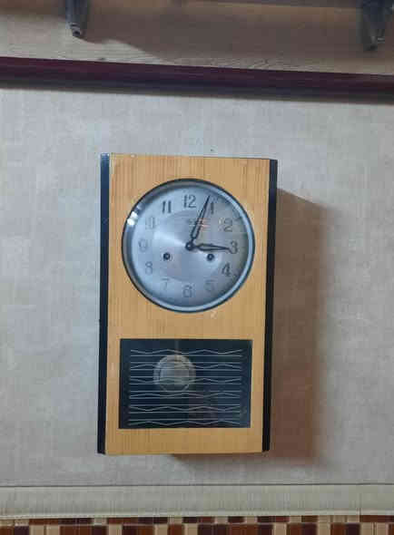 ساعه صينيه قديمه نظيفه عنوان بغداد السعر 60 الف رقم الهاتف***********
