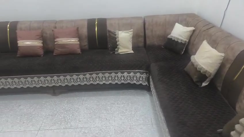 تخم للبيع ٥ قطعه نظافه ٩٥ب ميه مع كوشات وفراشه
***********
