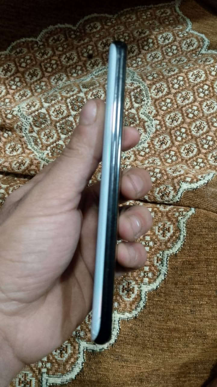 جهاز كلكسي  s20 5g
الشاشة6.2 بوصة - 1440x3200 بكسل 
الذاكرة الداخلية128 جيجابايتالرام12 جيجابايت
الكاميرا12 + 64 + 12 ميجابكسلال
معالجSamsung Exynos 990
البطارية4000 مللي أمبير

السعر اخو البلاش ٢٢٥ الف  مكان البياع 
*********** واتس اب
