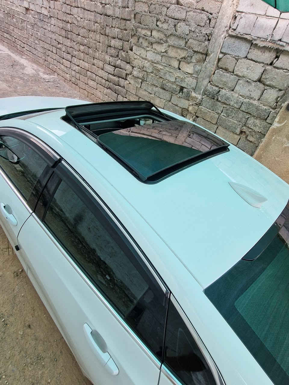 LT2  فول مواصفات موديل 20 بدون صبغ ولا بارد. بعدها بريحة الشركه سياره مابيها صوت  شرط اخويا.   السعر 125 وبها مجال. لطيبين  ***********.      *********** عنوان موصل.  داخل
