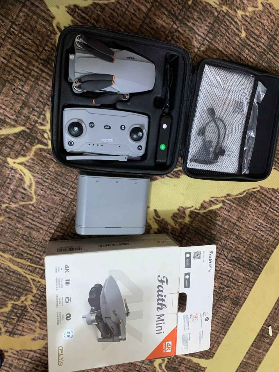 سلام عليكم البيع كامره نيكون 7000 ب450
نضافه 70% 
رولن جديد بكنتورته يشيل وزن 2كيلو.  ب240
درون سي فلاي جديده 
ب300
فلاش  متوازي وريد ابيعهن
ب40  
وهاذه رقمي ***********
