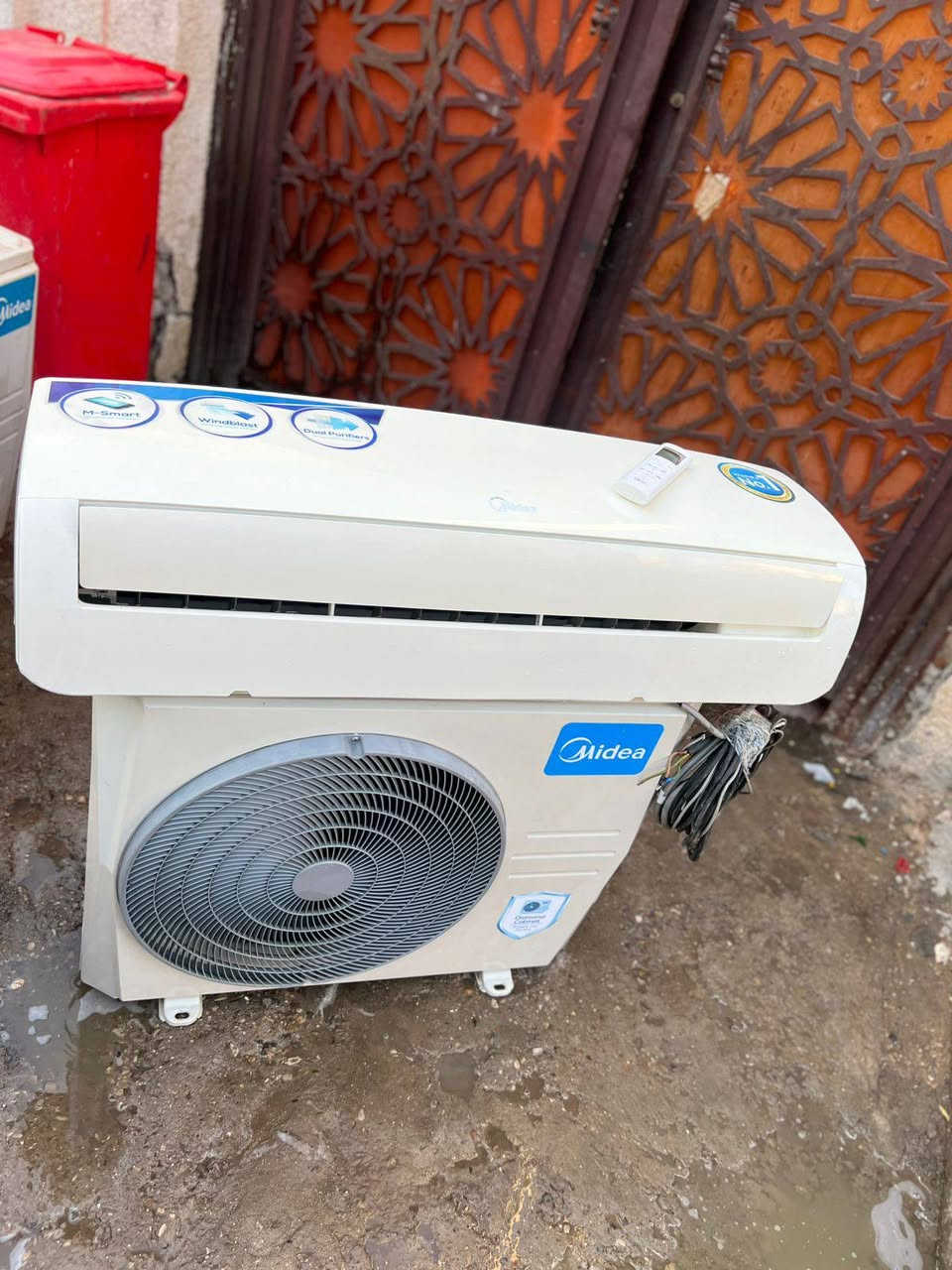 السلام وعليكم اخوان للبيع سبلت ميديا ٢ طن وربع  
نضافه 95/100 تبريده ثلج ❄️☃️🧊+تدفئه 🔥🐦‍🔥❤️‍🔥 كامل مكمل جيب وشد بواري جدد ريمونت وايرات اخوان 
 السبلت كله على وضع الشركه  الجهاز رديتراته صفر  
غازه٢٢ غاز مقفول مالت الشركه مغسول وجاهز 
بعد معروف الميديا بتبريده ودفعه القوي جاهز بس عليك تشده مشتغل موسم واحد راديترات لوك موس 
السعر 425 وبي مجال بسيط 
شارع فلسطين ***********
