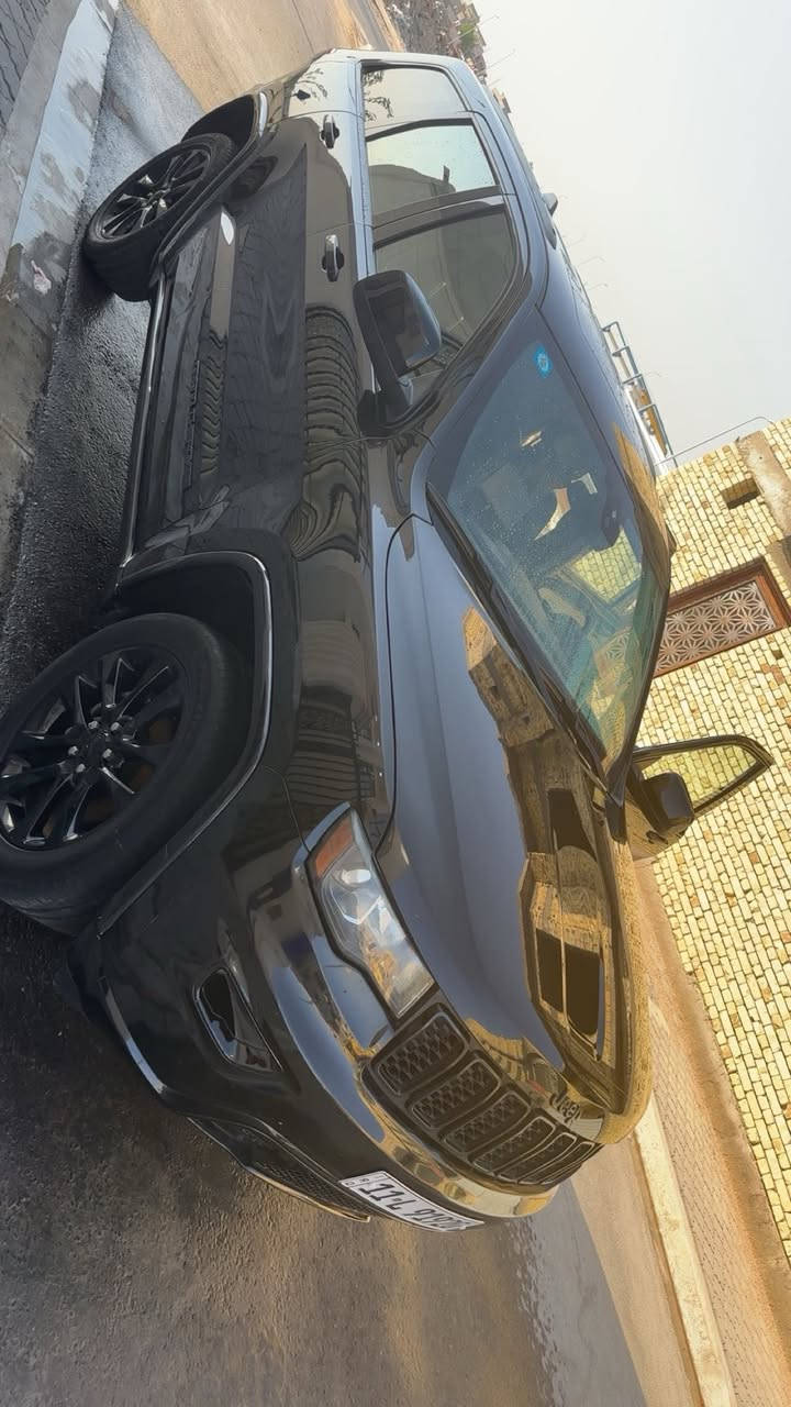 السلام عليكم 
للبيع أو المراواس 
جيب كراند شيروكي بلاك توب وارد امريكي موديل ٢٠٢٠   الضرر جاملغ فقط بي صبغ  الايرباك راجع سستم   والباقي كفاله رقم جديد وهزه  تحويل ثاني يوم   العداد ٦٣ ألف ميل  السعر ٢٤٠$
***********
