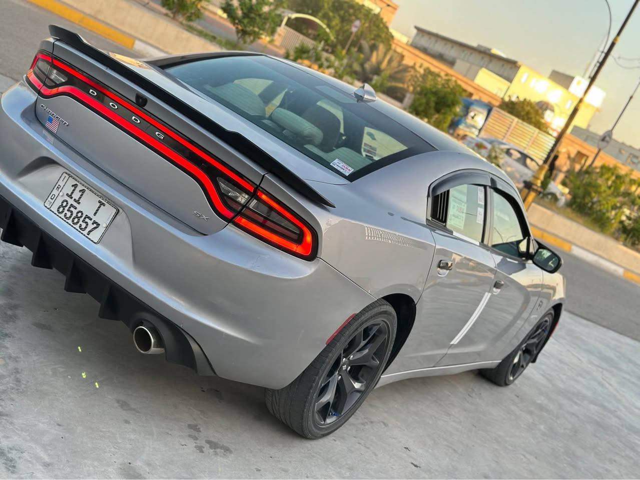 سلام عليكم 
جارجر 2016 SXT  لون سلفر رقم بغداد هزه وسنويه جديد مكينه 3600
محدثه دعاميه SRT بيه بنيد صبغ وبيها قطعتين معيران بدون تبديل فد نرماده نبدله وجاملغ مفتوح بدون داخل بدون ايرباك  بدون شاصي بدون راديترات بدون
سونر مرافق بدون كهربائيات 
#مواصفات 
شفتات ستيرن تدفئة كشنات تدفئة ستيرن 
شاشه جبيره 
تشغيل عن بعد 
وباقي المواصفات المعروفة 
#الاضافات 
دفيوزر SRT 
دعاميه SRT 
‏سكوبات ومطريات SRT 
ويالة 20 فراشه اسود تخم تايرات جديد توسايز
كت كامل اسود لامع تايوان دوسامطريات شفقة دفيوزر
السعر 148 وبيه مجال مكاني ديالى بعقوبه تقاطع القدس للاستفسار *********** بعقوبة, ديالى
