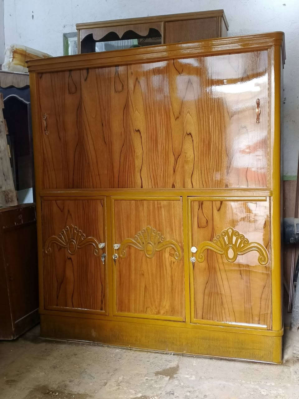 سلام عليكم تجديد كافه مستعمل نشتغل بل جديد بلون صاج الابيض كافه خشاب غرف نوم بوفيات كناتير بيبان غرف نفس ماضهر بصور قبل وبعد شغل جديد 👇🏻يحب شوف شغلنه دخل على صفحه  مكانه نجف حي مكرمه قرب مركز وفاء تواصل خاص او على رقم ***********
