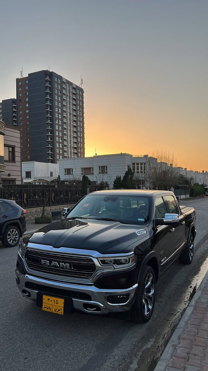 دوج رام لمتدد
وكاله هارلم 
‏Dodge Ram Limited 
الموديل : 2020
المحرك :- V8 5.7L 
السياره بيها طخه خفيف بل باب 
المواصفات :-
بانوراما
فور ويل 4*4
شاشه كبير تيسلا
كاميره : 360 درجة
كشن خزن
بصمه
كشنات 4 تدفئةو تبريد
كشن كهرباي
ستيرن هيتر
كيج ديجيتال
رادار امامي
رادار جانبي
رادار خط مسار
لايتات ليد
دوسات كهرباي
رقم اربيل 
�داتة شو                                                           
جكات 5 درجات 

عنوان :- اربيل

للاتصال // ***********
