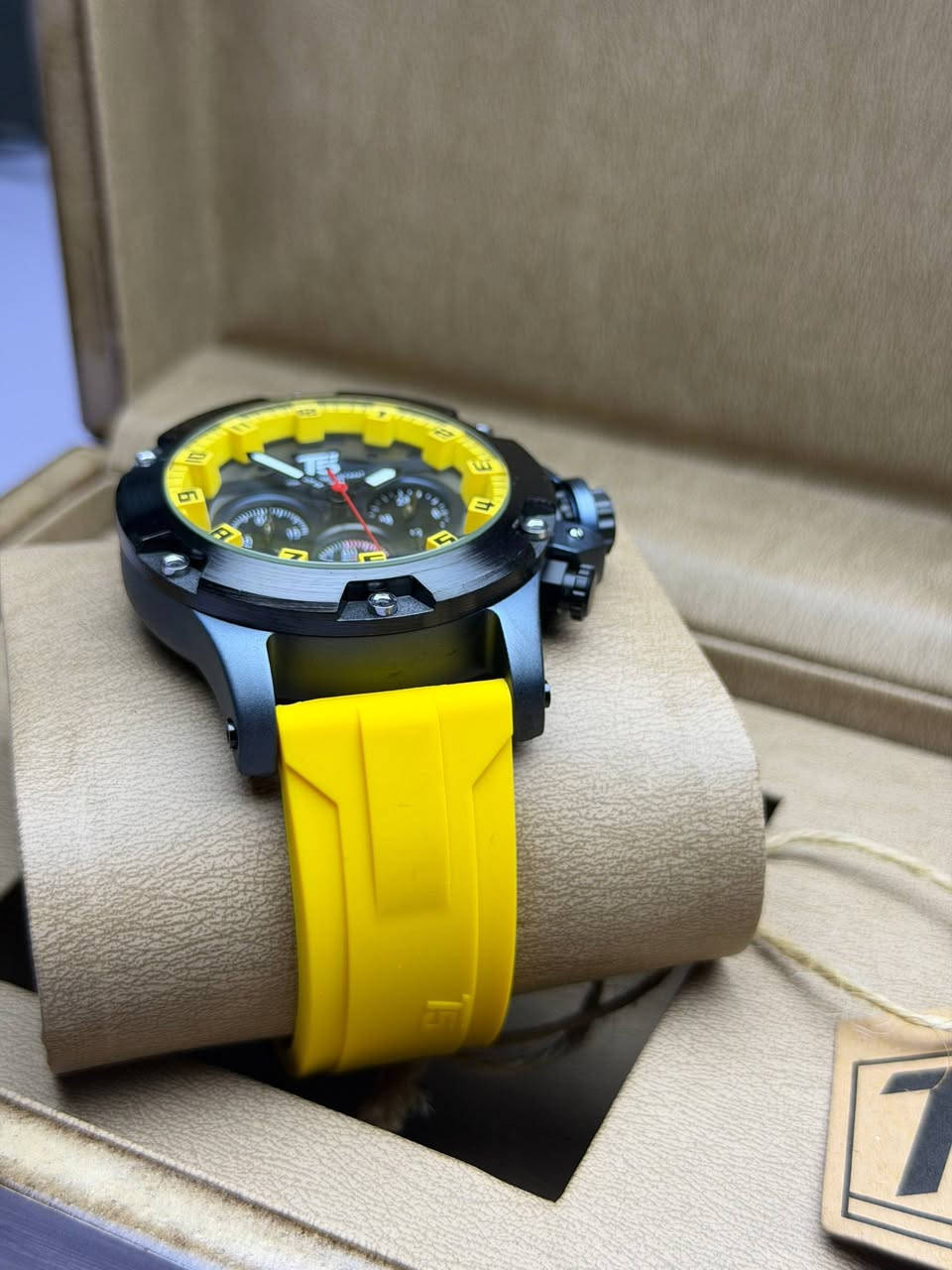 T5
اصلي ماكنة ياباني 
سير ربر اصلي 
نافذ شهري 
سناتر شغالة 
سنتر ثواني منفصل 
ارقام واميال لامينوس فسفوري 
ستانلس ستيل 
مقاومة للماء 30 متر 

35 الف على اول تم


**إذا كنت صاحب هذا الإعلان وتريد حذفه لأي سبب، رجاءا أرسل رسالة إلى الدعم الفني**