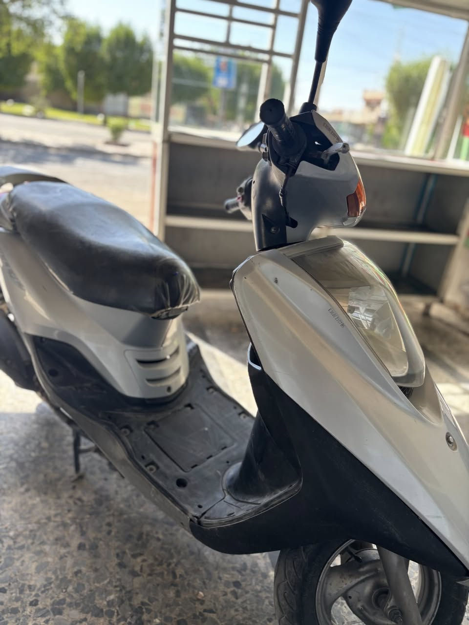 سلام عليكم دراجه بريز للبيع شلعه معدل مكينه بلادي  مملعوب بيها مكفوله بيها بس فطر بالكفر الجانبي  عارضها ب950 وبيها مجال بسيط   ما متواجد فيس 
***********واتساب
