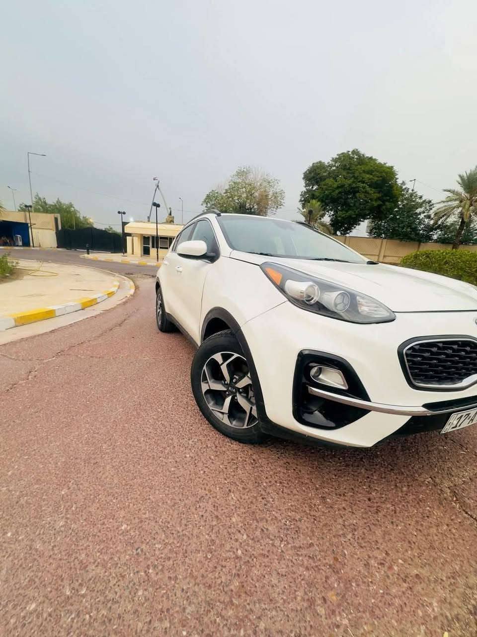 سبورتج 2020
وارد امريكي حادثها جاملغ امامي ايمن وربع البنيد 
محرك 2400 
مواصفات حلوه 
رادارات اماميه  
تبريد قطعتين (خلفي امامي)
3انظمة قياده Sport/Normal/Smart 
شاشه كبيره 
خرائط Gps 
كامره خلفيه دواره📽️
فول تحكمات ستيرن 
كروز مثبت سرعه
شاشة ضبط واعطال بل دشبول
ثلاث منافذ UBS
ويل كب كروم
حساس اطارات
مانع انحدار 
مانع انزلاق
4 دسكات /ABS
تخم تاير جديد وباتري جديد 
صدر السيارة جديد
رقم مثنى
مكان السيارة كربلاء 
السيارة بأسمي
السعر 149..
رقم الهاتف ***********
***********
