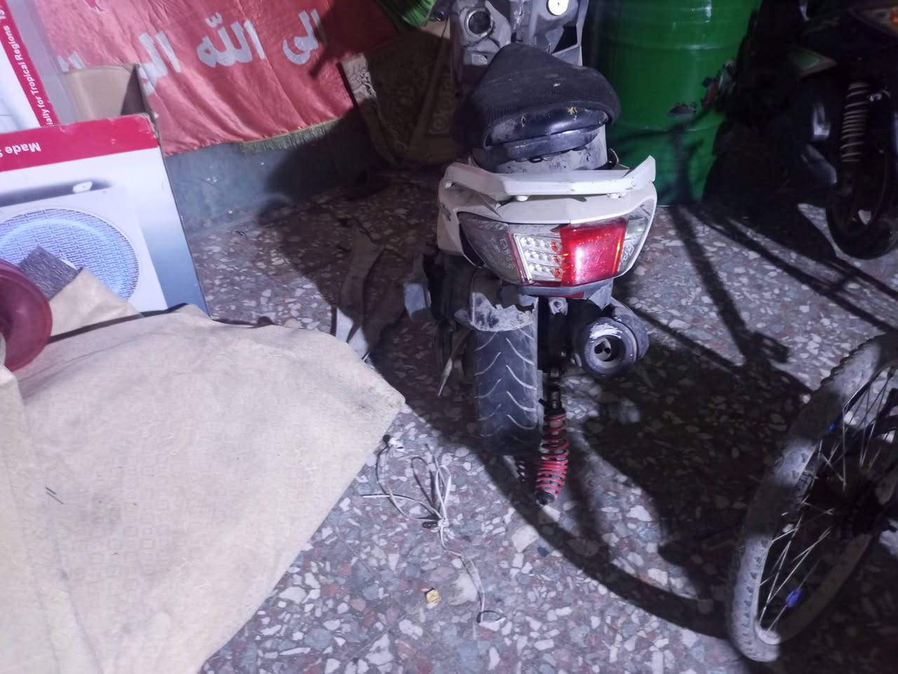 السلام عليكم 
دراجة سكنز فحل للبيع يحتاجلها ترتيبات  الدراجة مدعومة مكينتها تشتغل ابيع طافية كابريتر مو نوزل السعر خاص العنوان البلديات تقاطع المرور ***********
