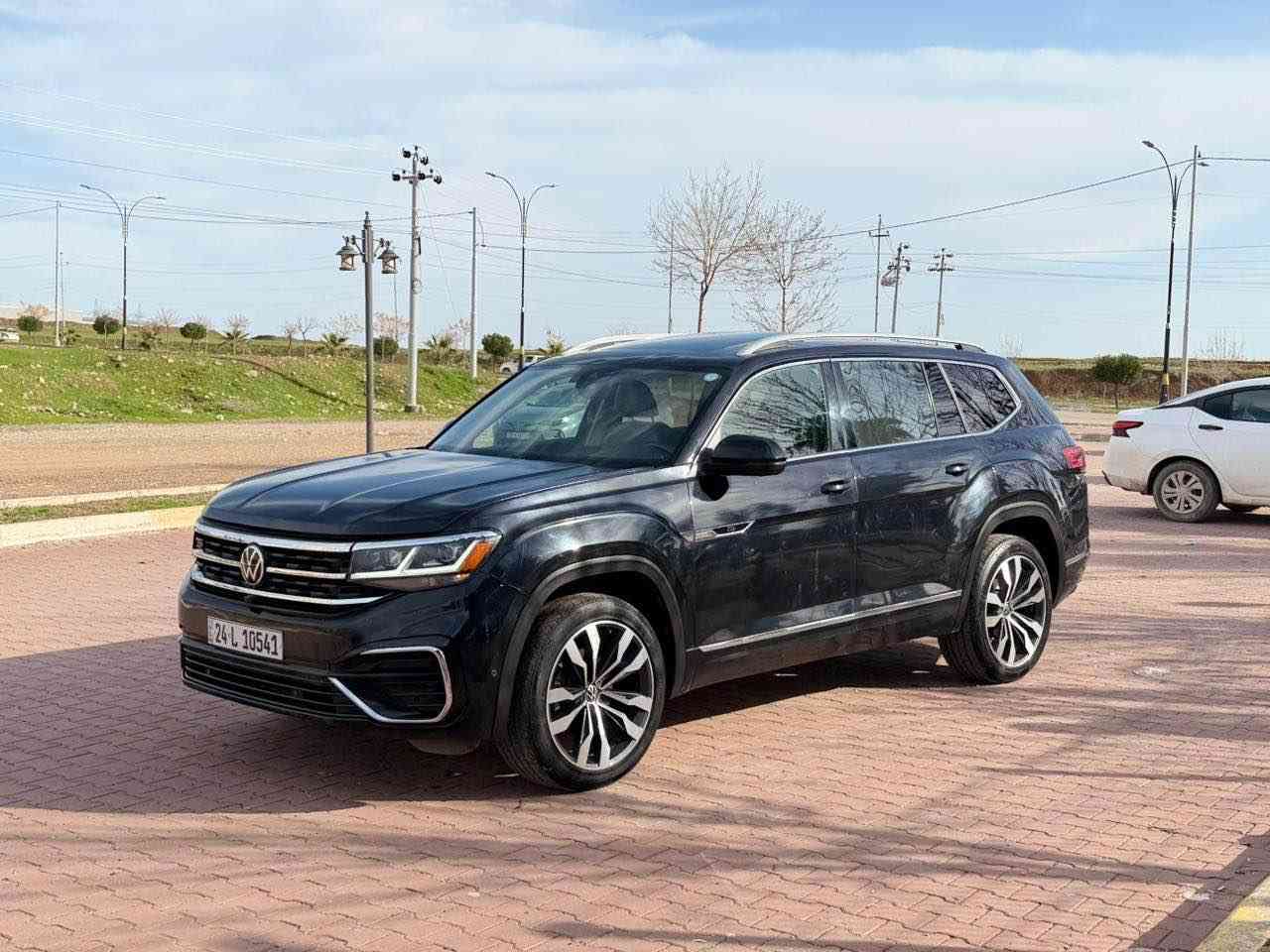 : .اطلس  .2022.v6 .
 SEL Premium R line-.4Motio 
‎المواصفات فول فول/1/1/أعلى فئة
‎حجم المحرك : 3.6( 6 سلندر )
‎المواصفات
‎دة بل اكسل : AWD كيج الكتروني بردات ابواب
‎داخل رصاصي بيلادي فتحه سقف بانورما
‎ابواب بصمة بصمة تشغيل تشغيل عن بعد : REMOTE START
‎مرايا شفط كهربائي+إنارة 
‎سستم سماعات : FENDER شحن وايرليس
‎اوتو بارك : AUTO PARK
‎اوتو هولد : AUTO HOLD
‎اوتو ستارت : AUTO STARD
‎صندوق شفط كهربائي+🦵
‎ شاشة دشبول ديجيتال
‎اوتو هولد
‎اوتو ستارت
‎اوتو بارك : AUTO PARK
AUTO HOLD:
AUTO STARD:
‎اوتو ستوب : AUTO STOP
‎نظام : GPS
‎نظام : ECO
‎نظام : NORMAL
‎نظام : SPORT
‎نظام : SNOW
‎نظام
OFFROAD
‎نظام OFFR.CUSTOM
‎كشنات : VIP
‎كشنات جلد
‎كشنات جلد تدفئة+تبريد +خزن+ميموري
‎كاميرة " 360
‎كاميره امامي
‎كاميره جانبي
‎كاميره خلفي
‎هاند بريك بصمة
‎رادار 360
‎رادار امامي ( تحديد مسار )
‎رادار جانبي ( نقاط عمياء )
‎رادار خلفي ( التحذير من الاصطدام )
‎حساسات 360
‎1.حساسات امامي
‎2.حساسات جانبي
‎3.احساسات خلفي
‎تحكم اسيرين استيرن تدفئة تبريد المس تبريد مركزي
‎لايتات LED زينون متحرك بيلادي بكلايتات LED بيلادي
‎ويل كروم حجم 21
سعر :280 مجال
سبوغ ٤ قطعة
باب سايق 
باب خلف سايق
جاملغ جهد سايق 
بونيد
عنوان :اربيل 
سعر:250$ أربيل, العراق


**إذا كنت صاحب هذا الإعلان وتريد حذفه لأي سبب، رجاءا أرسل رسالة إلى الدعم الفني**