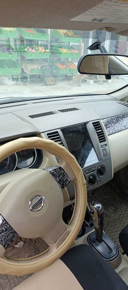 نيسان فريسا موديل 2012 محرك كير مكفول بشرط رقم سنويا 28 بيها 3 قطع صبوغ سياره حيل نضيفه سعر 95 ورقه وبيها مجال رقم تلفون *********** وتساب فايبر الرقم ما يشتغل بس وتساب فايبر عنوان اربيل طريق كوير
