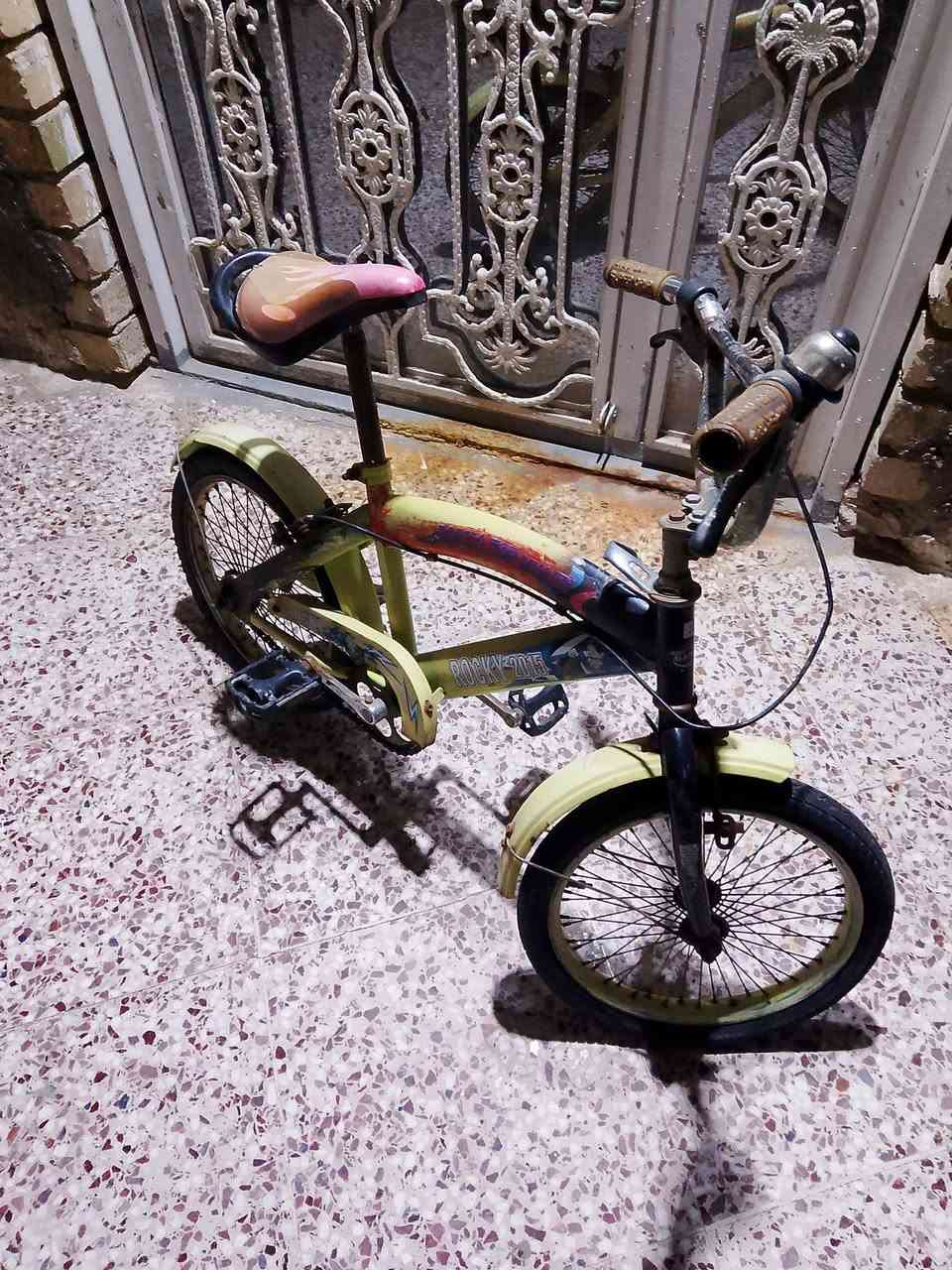 السلام عليكم بايسكل للبيع حجم ١٦ سعره ٢٥ .***********

