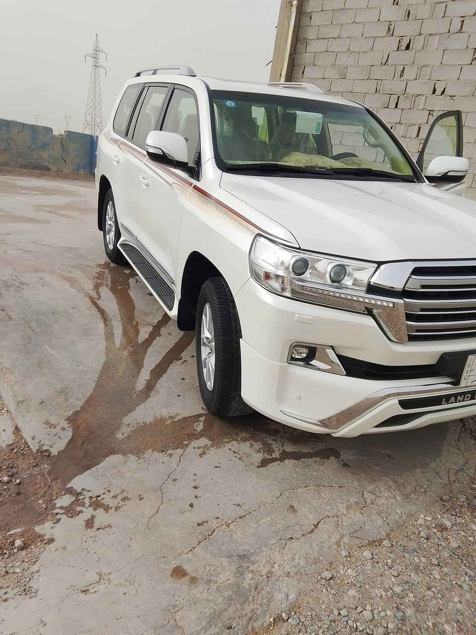 لاندكروزر بريمي للبيع
الموديل /2017
ماشيه 79km
رقم بغداد 
***********
