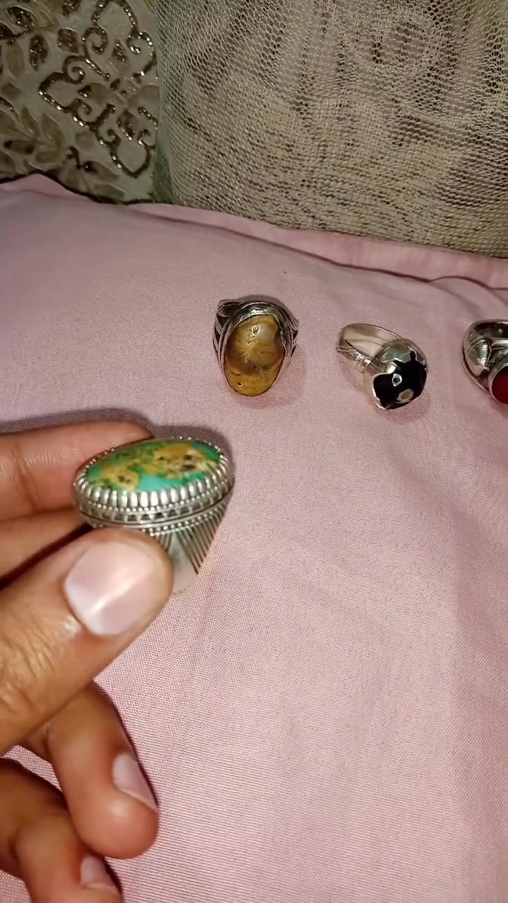 متاح محابس ٤قديمات ابيع شلع السعر ٢٥٠ المكان بغداد


**إذا كنت صاحب هذا الإعلان وتريد حذفه لأي سبب، رجاءا أرسل رسالة إلى الدعم الفني**
