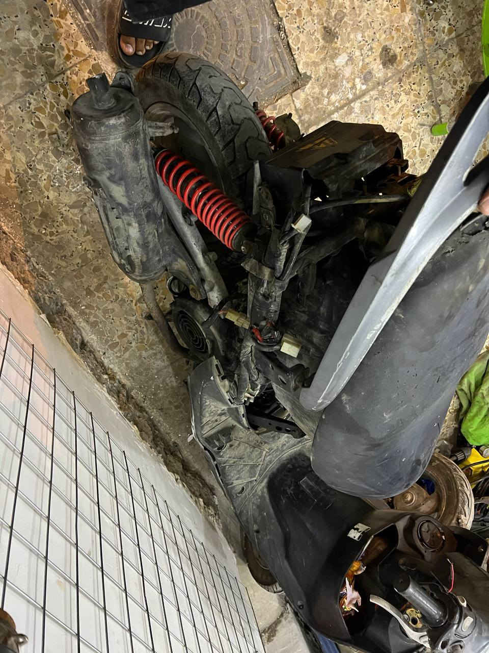 ثعلب للبيع  عله هاي الحطه شغاله هندر واحد ابيعه كوم حديد سعره ١٥٠ قفل شوته مالته موجوده نسيت طكله صوره مكاني بغداد الحريه رقمي *********** شراي اتصل
