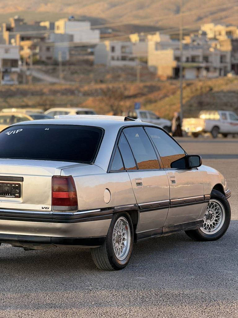 ئؤپل يؤميگا ١٩٩٣    ٠ 
ئارم ئارمو يةوةليات 
موس براوة بةشةرت  
٤ تايةو ويلي حةسير ٢ رؤژة بؤي بةستراوة 
٢ جام كاوةباي سلايت گةرميو كارةباي بةشةرت 
سةيارةكة دةقي شةريكةية 
نرخ ٢٨ وةرةقةو معامةلةكي كةم 
ژ…م*********** أربيل, العراق
