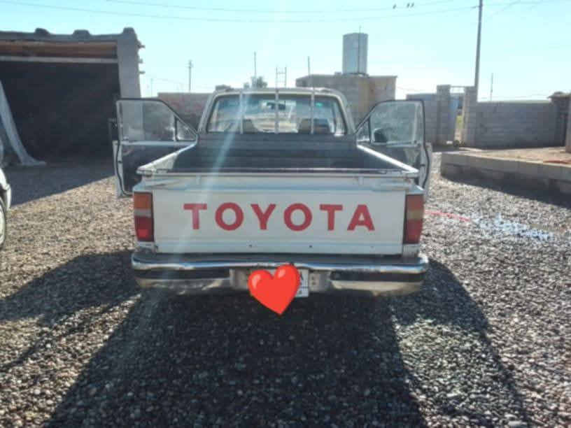 السلام عليكم سياره للبيع تويوتا موديل 1988نظيفه لا يوجد فيها ضررا العنوان مخمور قرية جديده رقم صاحب السيارة ***********
