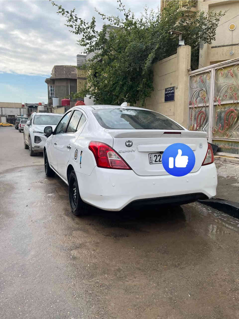 نيسان صني موديل 24  بيها بيبان ثنين مبدلات ومصبوغات يعني جدد مأخذهم  وبيها بارد يم قبق بانزين صبعين وبيها بارد باب سايق  وطخه صغيره ماشيه 50الف موجود فحص مالها لون ابيض رقم اربيل سنويه 29 سعرها 117 وبيها مجال لشراي  حداده تخم تايرات   رقم *********** البصره الزبير
