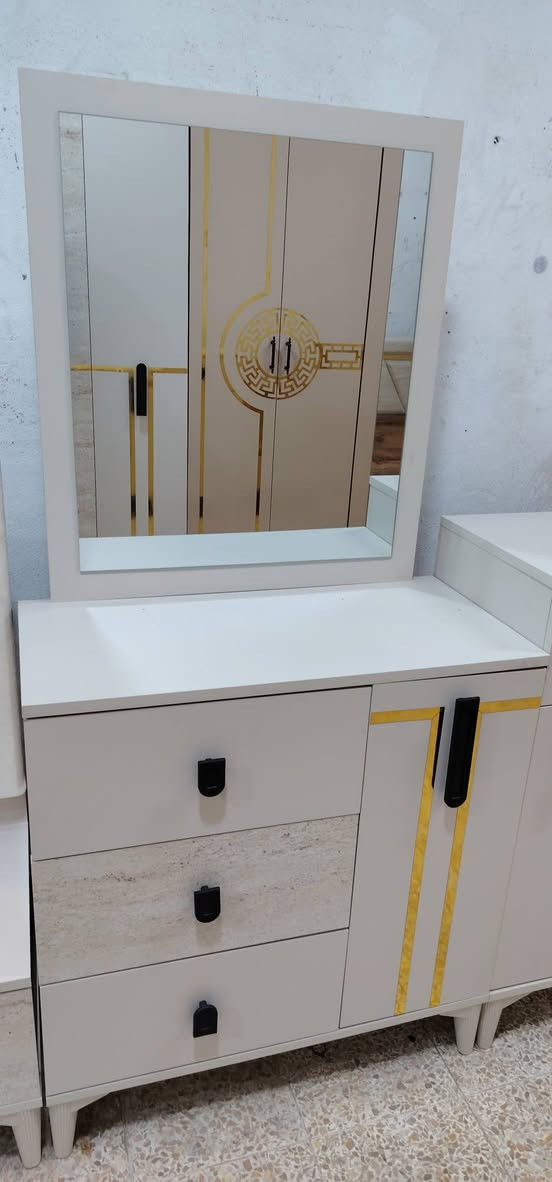 معرض مهند البجاري لبيع وشراء الغرف النوم التركيه المستخدم والجديد لدينا غرفه نوم تركي تتكون من سبع قطع نظافه 100% استخدام شهر واحد فقط عنوان المعرض موصل حي البكر قرب شارع الاطباء اي استفسار على الخاص***********
