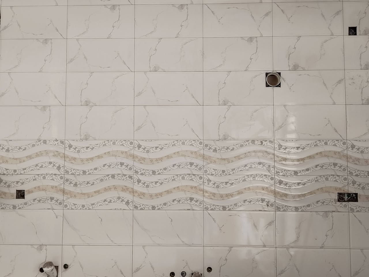 السلام عليكم خلفه سيراميك جداري وارضي متفرغ للعمل ***********////***********
