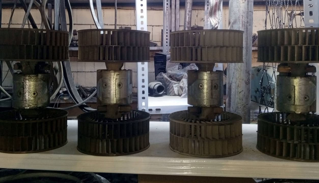 متوفر مواد احتياطيه لل BMW  جميع الأحجام محلات أبو حيدر التميمي بصره الزبير شارع  الشعبيه الجديد قرب سنتر در الجنوب ***********
