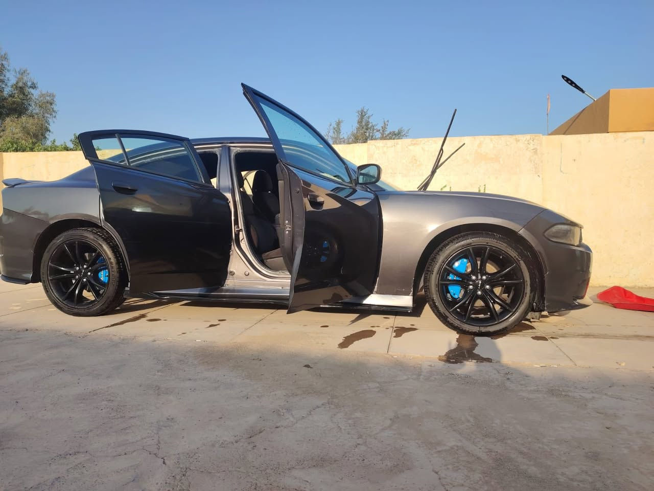 السلام عليكم 
جارجر 2016 معلايه 2017 كفاله من الصبغ تبديل بنيد فقط جاهزه مابيها نقص السعر 170 وبيها مجال بسيط المكان ناصرية مركز للاستفسار ***********
