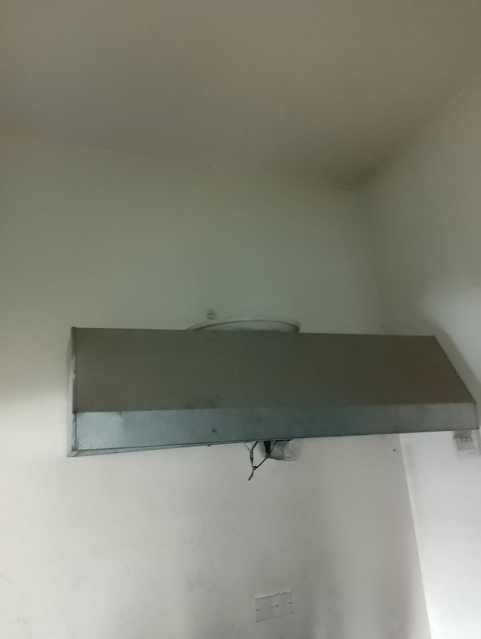 دكت متر ونص ستيل نضيف سعره 50 قفل
رف حديد تفصال مترتين +مترتين حرف L
الرف سعره 30 قفل 
للتواصل ***********
