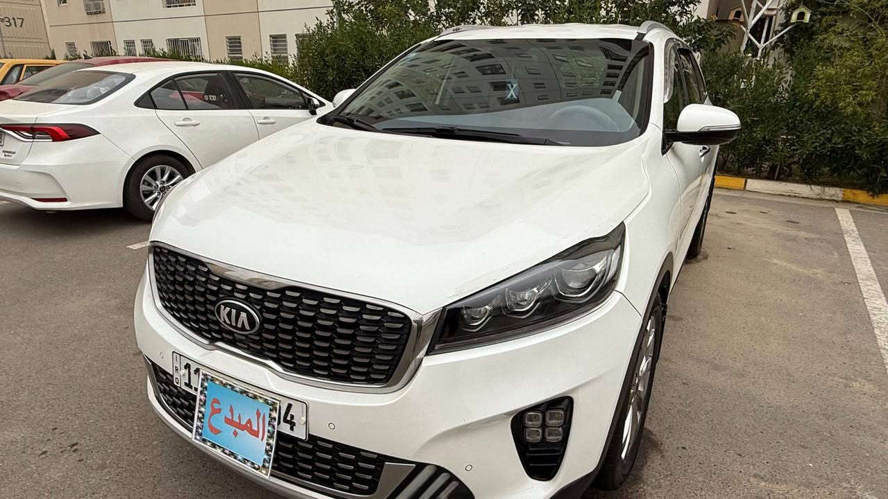 السلام عليكم
كيا سورنتو موديل 2018 شكل 2020 
خليجي

حدادية جديدة جداً 
 رقم بغداد دولي
 ما متعوبة نظيفة  
  ماشية 140 الف وقابل للزيادة
مواصفات السيارة 
بصمات ابواب 
بصمة تشغيل عدد 2
بصمة باب الصندوق 
صندوق كهرباء مع شفط
اشاير بالمري 
المري شفط
كامرا خلفية دوارة 
ويل كروم 19
نظام ترحيب  
 لايت زنون
لد امامي
لد خلفي 
كشافات ضباب امامي 
كشافات ضبابي خلفي
حجم المكينة 6 سلندر المرغوبة
بردات تضليل خلفية بلادية 
مخارج اواكس يو اس بي
عدد المقاعد 7 راكب 
حساس امامي 
حساس خلفي 
ستيرن كهرباء 
تحكم ستيرن  جهتين
نظام ايكو 
نظام سبورت 
نظام نورمال 
ومواصفات اخرى 
مكان السيارة قرب بسماية 
السعر 230 وبيها مجال 
باقي التفاصيل اتصل 
رقم الهاتف: ***********
