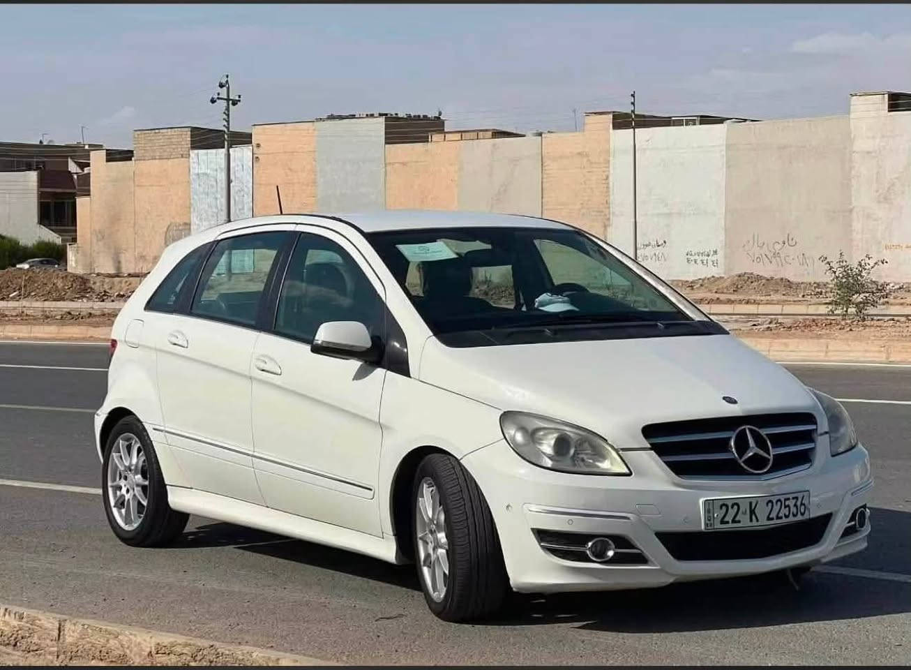 للبيع مرسيدس B160 موديل 2011
لون ابيض 4 سلندر  1.5
السياره كلين كفاله عامه والسونر موضح بلصور 
فول مواصفات عدا الفتحه كشنات جلد تدفئه 
جامات كهربائي سياره كلش حلوه واقتصاديه ومناسبه 
مكان السياره بغداد البياع  باسمي تحويل ثاني يوم 
تايرات جديده سياره نضيفة جداً 
السعر 100$ 
للتواصل واتس او خاص 
***********
***********
