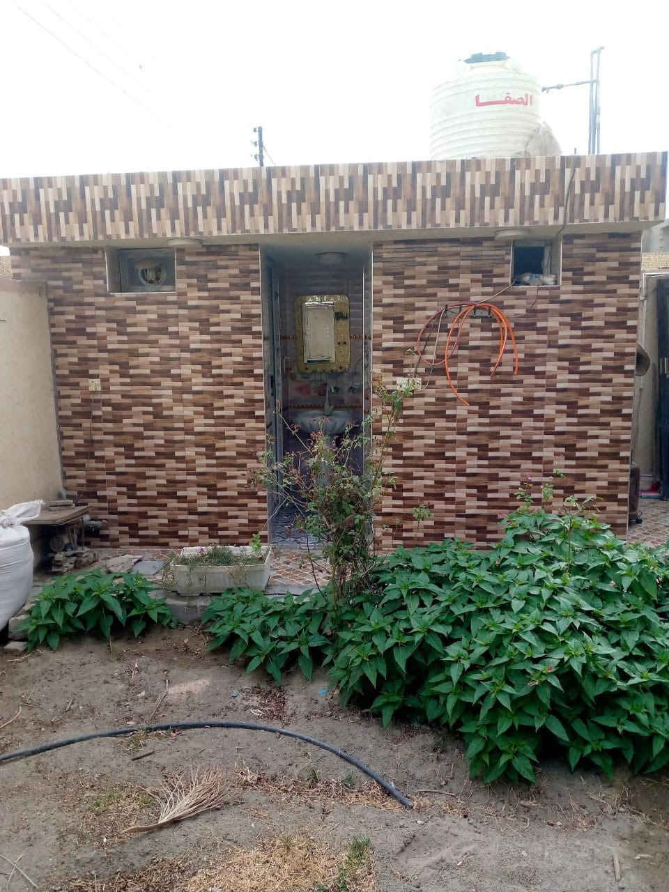بيت للبيع طابو صرف مساحه 250م 
واجهه 10 نزال 25 طابقين 
الطابق الاول غرفتين نوم كلدور وصاله ومطبخ وصحيات
الطابق الثاني غرفتين نوم كلدور ومجمع صحيات 
سراميل والسقف صب /كراج سياره كبير وحديقه وصحيات خارجية 
خط كيات / مدارس 
السعر 150 وبي مجال بسيط 
حي المهندسين مقابل ارض بابل
 *********** مكتب دلالية المغرب للعقار  شارع المهندسين / مصطفى الكعبي
