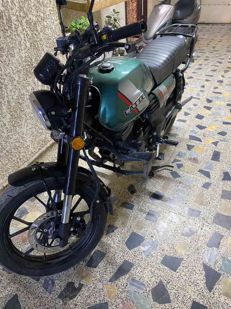 سلام عليكم دراجة دايوان لاتي  موديل 25 مرقمة اربيل السنويه ب اسمي السعر 2.500 عنواني حي اور
*********** الدراجه نضيفه وما ماشيه هواي
