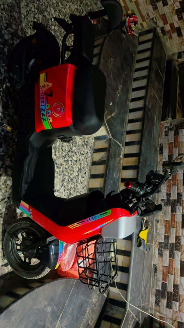 المواصفات
السلام عليكم
دراجه شحن R7
بطاريات عدد( ٥) 
ملف كبير
تشغيل عن بعد وكارت وسويچ
السرعه اقل ١٠٠
تمشيك ٣٥ كم
وهواي مواصفات
استخدام اقل شهرين
السعر ٤٠٠ وبيهه مجال الهاتف ***********
