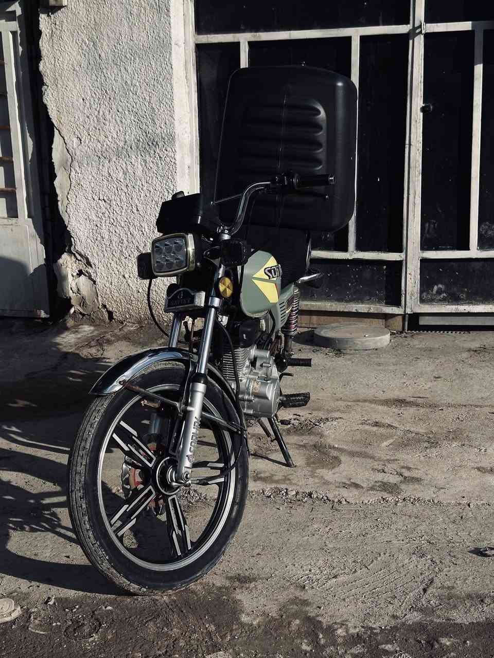 سلام عليكم دراجه شاينك موديل 2023 مكفوله كفاله عامه اوراق كامله  امانه الله مكينه خير من الله زوج تايرات جديد ملف جديد مع الصندوق سعر 650 وبيهه مجال مكان الدراجه بغداد الحبيبيه رقم الاتصال :***********
